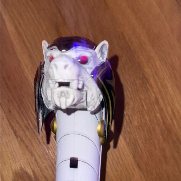 Powerful Silver and Gold Action Sword - Picture 3 of 4